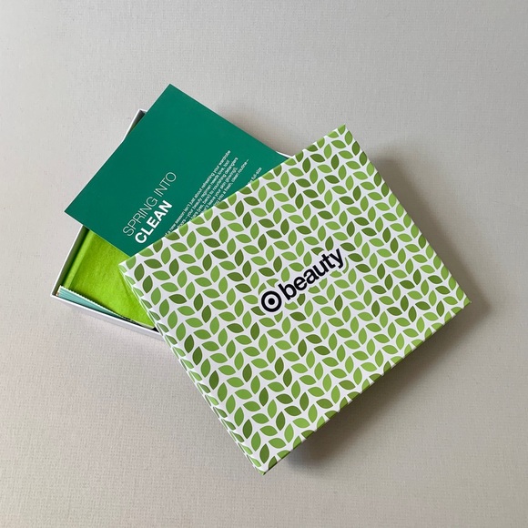 Target 🎯 Beauty Box NEW - Picture 2 of 11